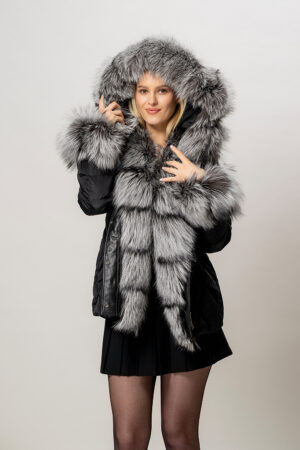 Geacă PARKA Neagră, impermeabilă, cu guler din blană naturală de vulpe argintie și glugă