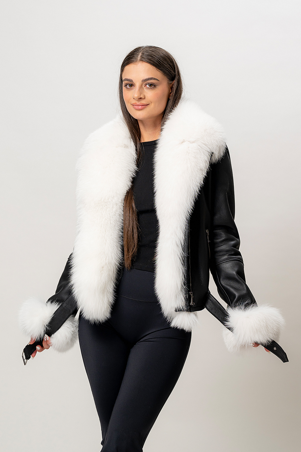 Haină din blană naturală de miel cu vulpe polară