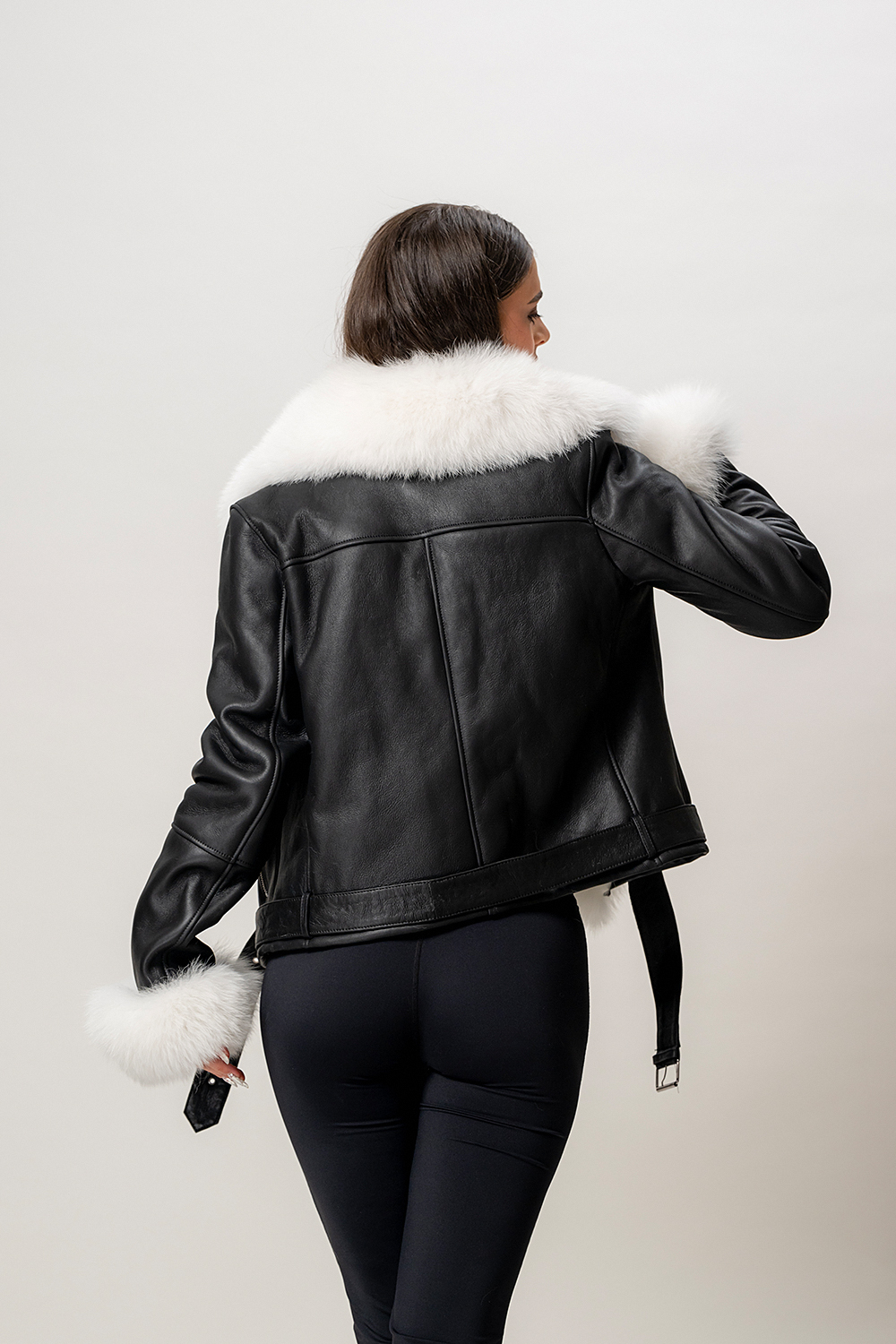 Haină din blană naturală de miel cu vulpe polară - imagine 4